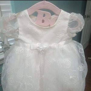 beautiful newborn to 3 month white dress. perfect for wedding or baptism.